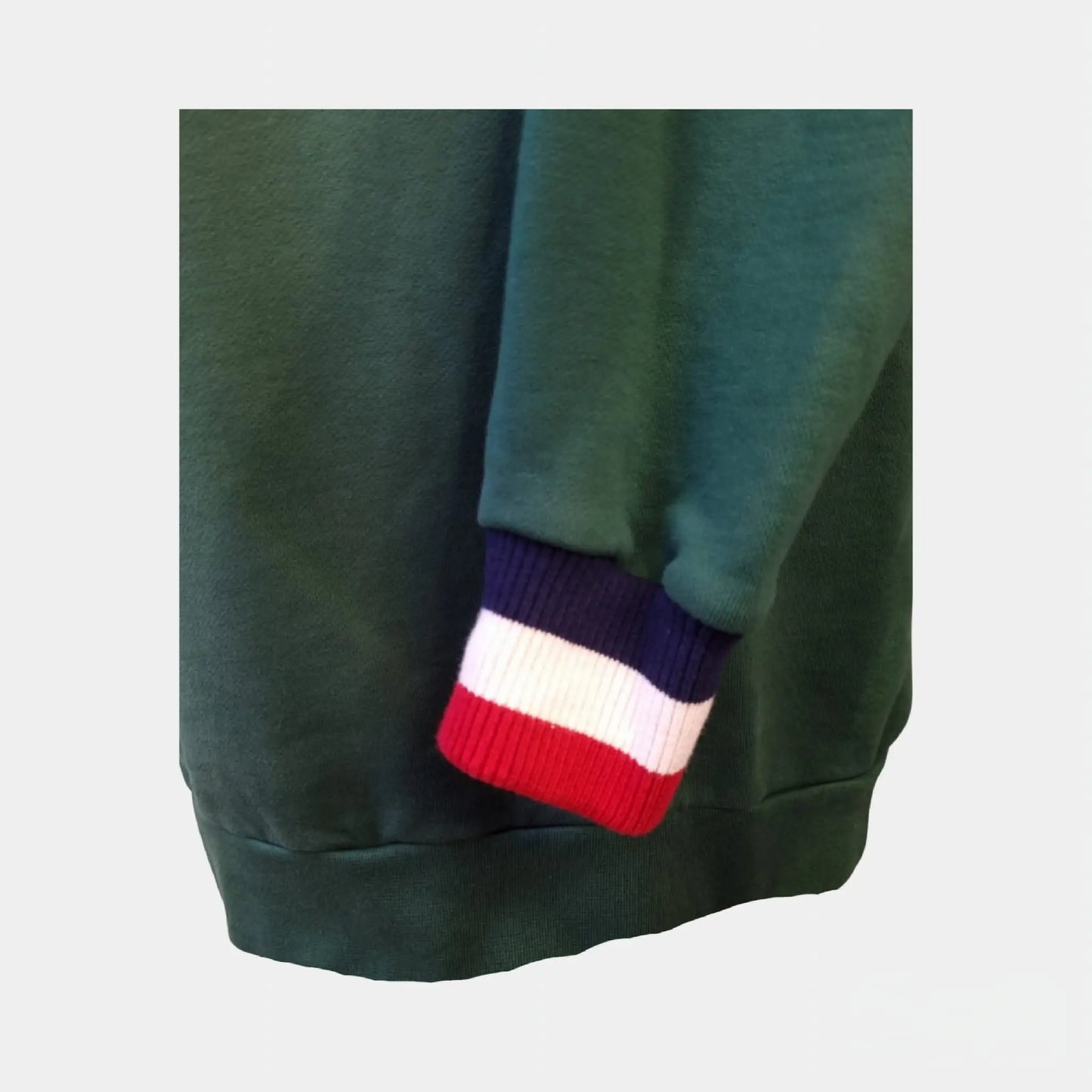 Manchettes bleu blanc rouge du pull sweat Maison FT