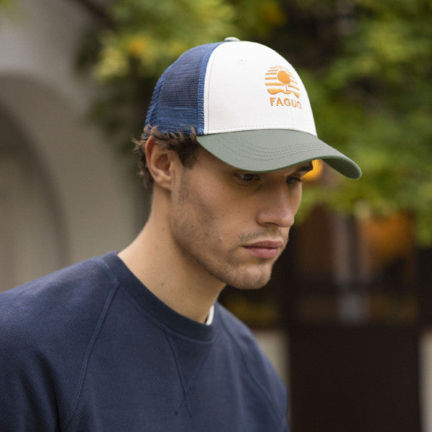Casquette trucker FAGUO kaki, blanc et bleu avec visière kaki et filet bleu