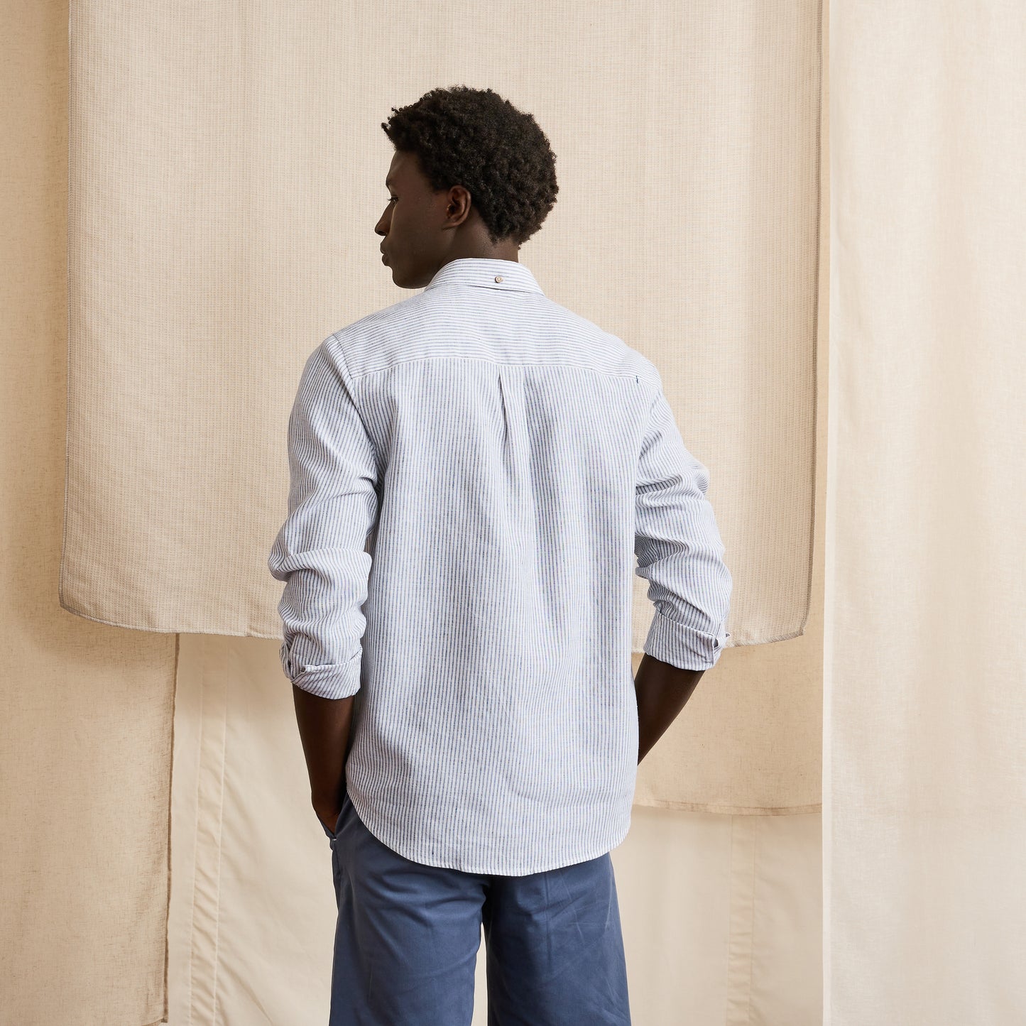 Chemise Ivoy FAGUO à rayures écru et bleu, en coton et lin, parfaite pour le printemps