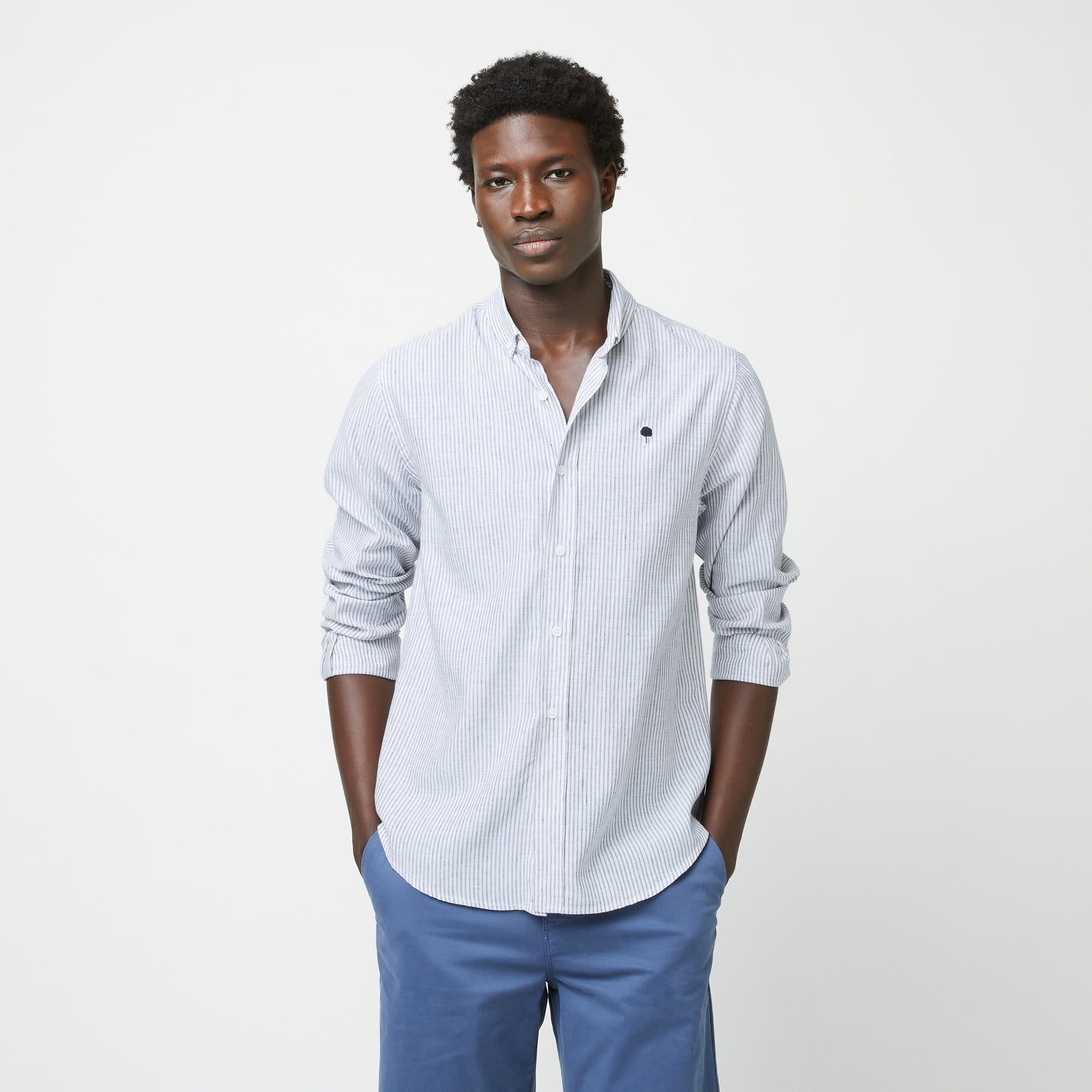 Chemise Ivoy FAGUO à rayures écru et bleu, en coton et lin, parfaite pour le printemps