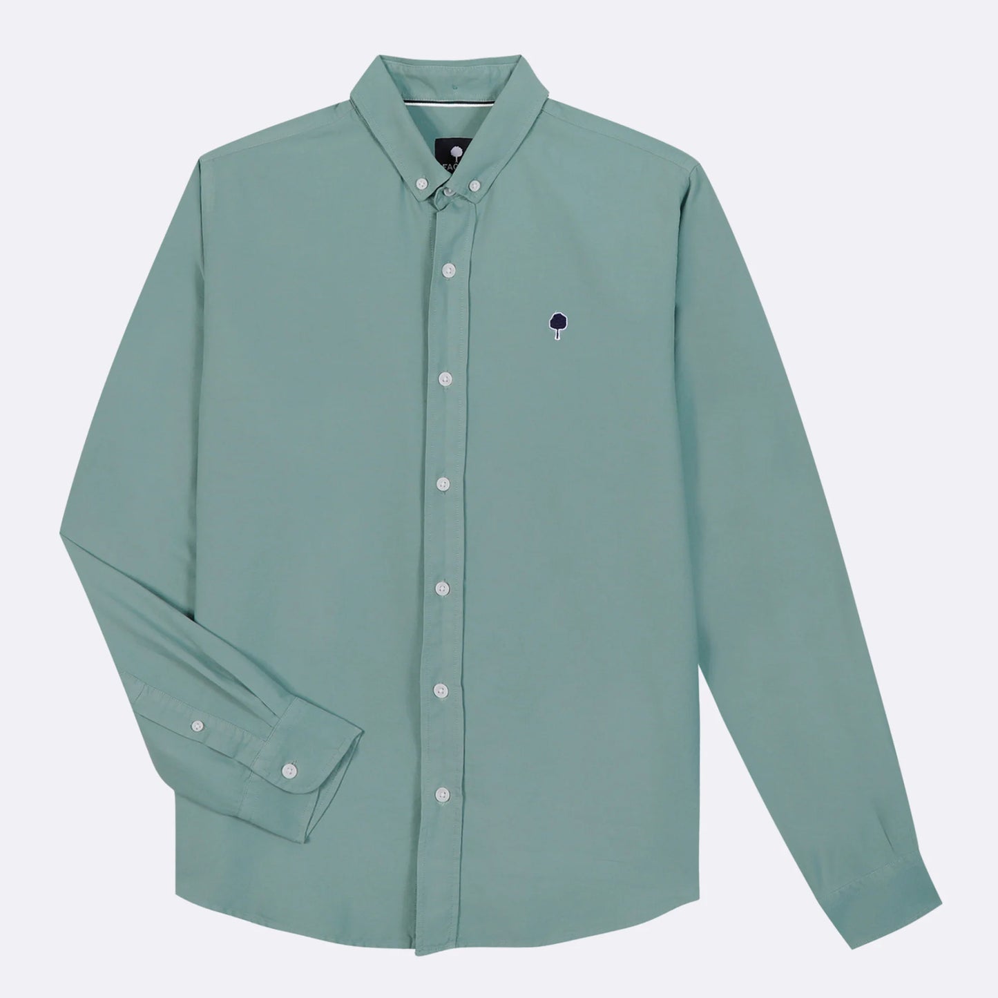 Chemise IVOY vert d'eau FAGUO ouverte sur un débardeur, parfaite pour un look bord de mer décontracté