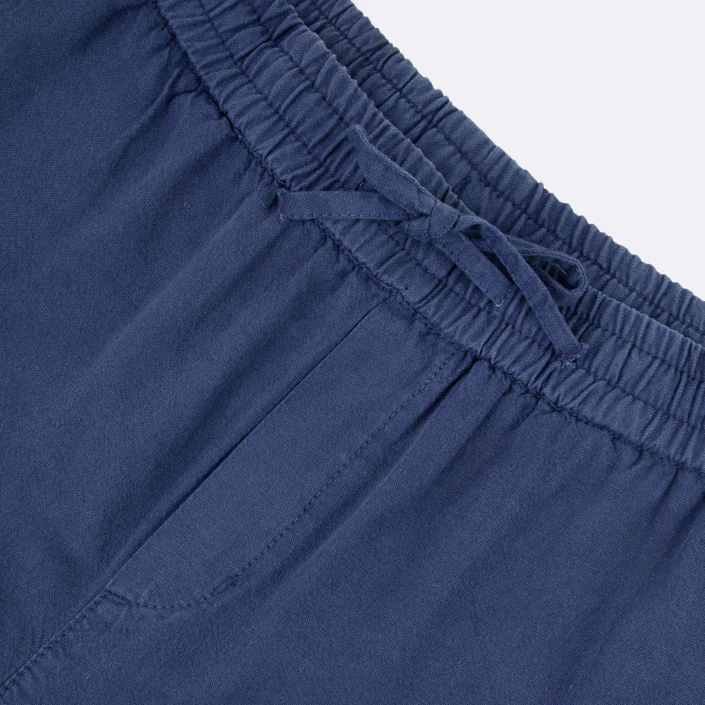 Détail de la taille élastiquée avec lien de serrage du pantalon Dark Navy FAGUO