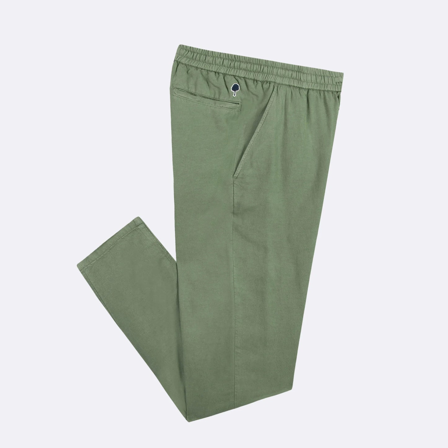 Style casual chic avec le pantalon vert olive FAGUO et un t-shirt écru