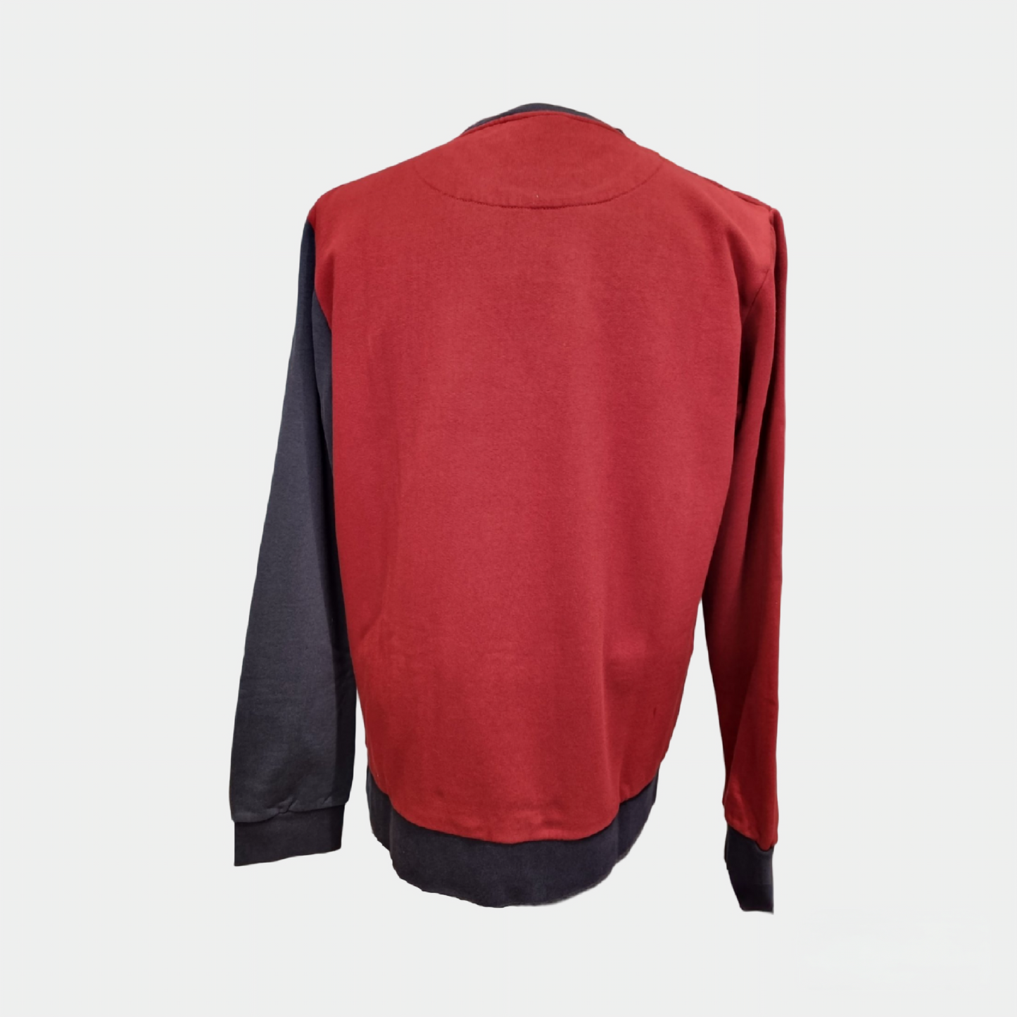 Sweat Leo bicolore MAISON FT porté avec un jean pour un style casual chic