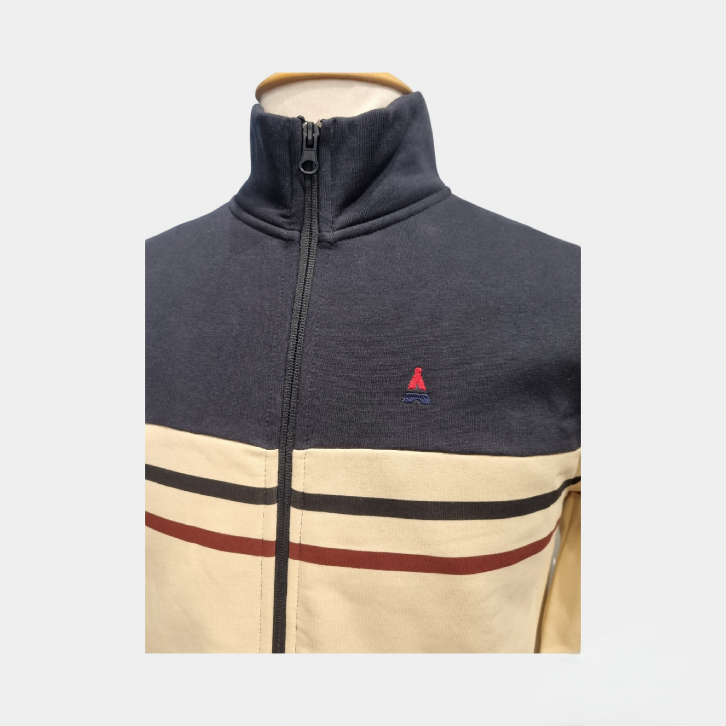 Détail de la fermeture zippée et des finitions de la veste Saturnin tricolore MAISON FT & SAINT JAMES