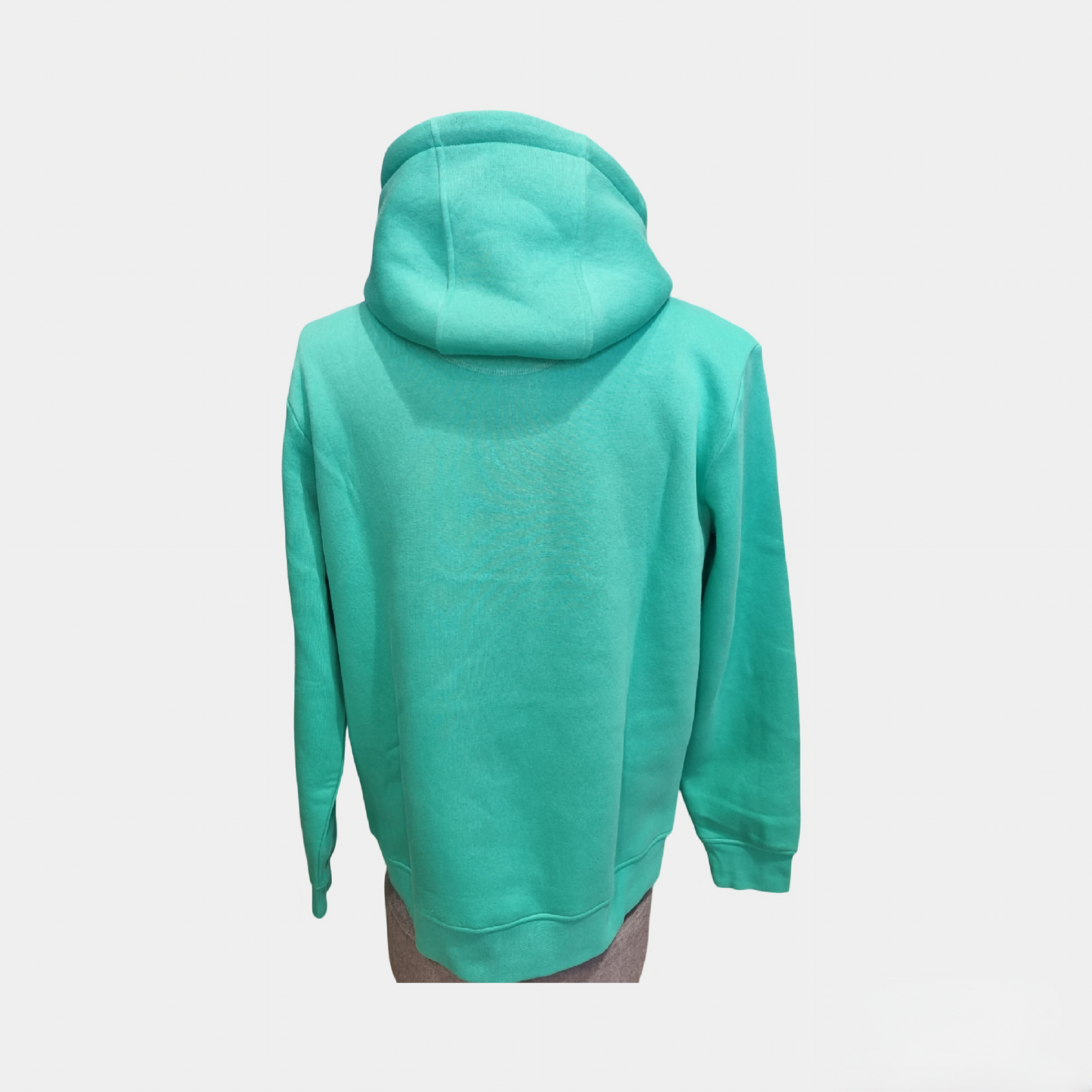 Sweat à capuche FAGUO bleu turquoise porté avec un jean brut pour un style casual et dynamique

